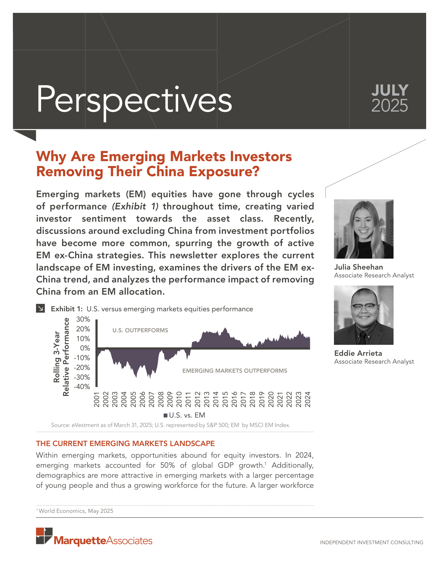 Portada del informe de Marquette Associates, con las autoras Julia Sheehan y Eddie Arrieta. El Exhibit 1 de la parte inferior muestra el comportamiento relativo móvil a tres años de la bolsa estadounidense frente a la emergente desde 2001: cuando la línea está por encima de cero manda Estados Unidos ("U.S. outperforms") y cuando cae por debajo mandan los emergentes ("Emerging markets outperforms"), alternando tramos largos a uno y otro lado a lo largo de las dos décadas. Fuente: eVestment a 31 de marzo de 2025; EE. UU. representado por el S&P 500 y los emergentes por el MSCI EM.